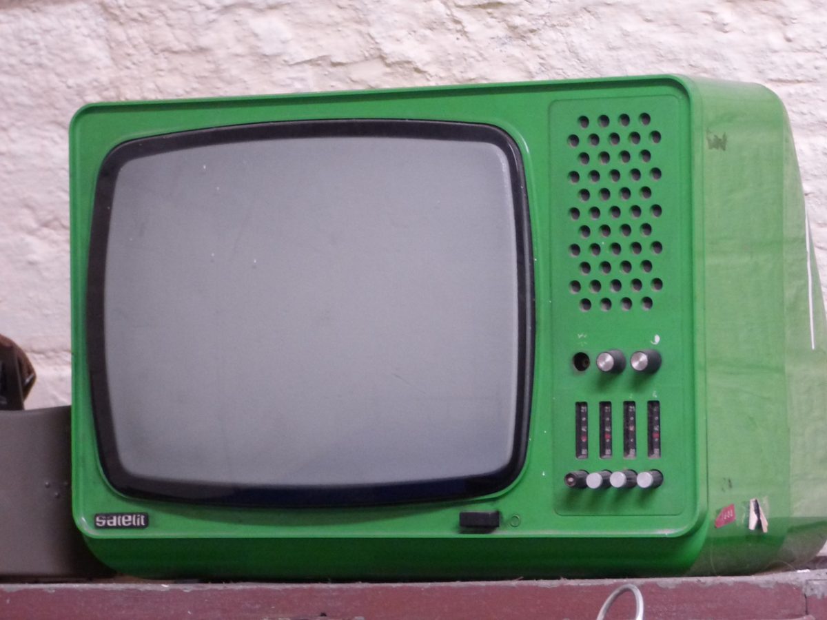 W aktualnych czasach wyjątkowo mnóstwo osób spędza swój wolny czas przed telewizorem